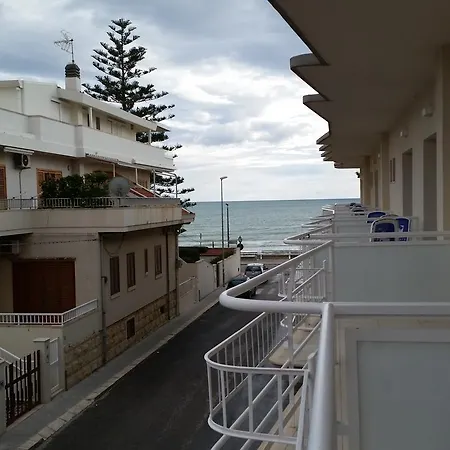 Miramare فندق مارينا دي راغوزا